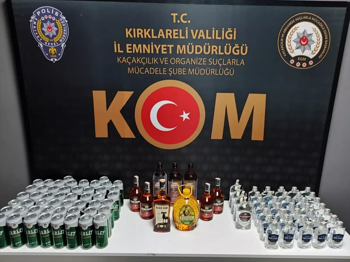 Kırklareli\'nde Otomobilde 98 Şişe Gümrük Kaçağı İçki Ele Geçirildi