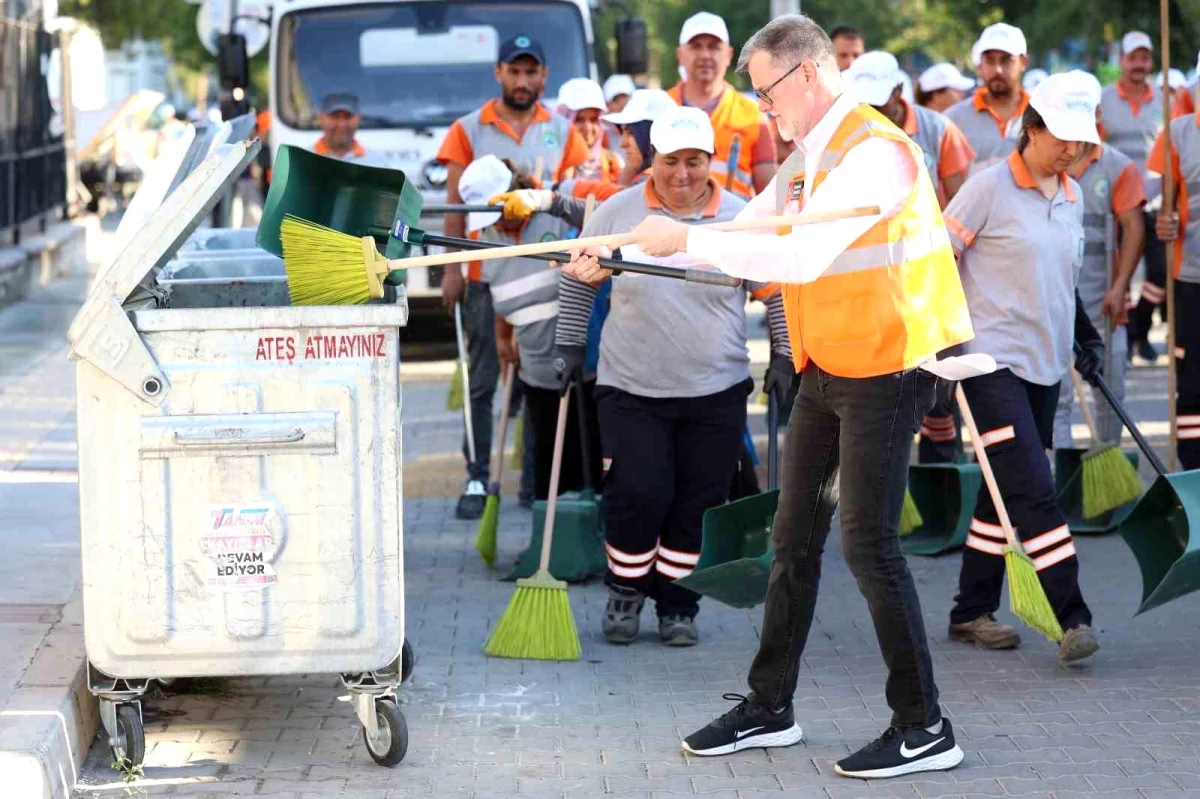 Menemen Belediyesi, 21 Eylül Dünya Temizlik Günü\'nde farkındalık çalışması yaptı