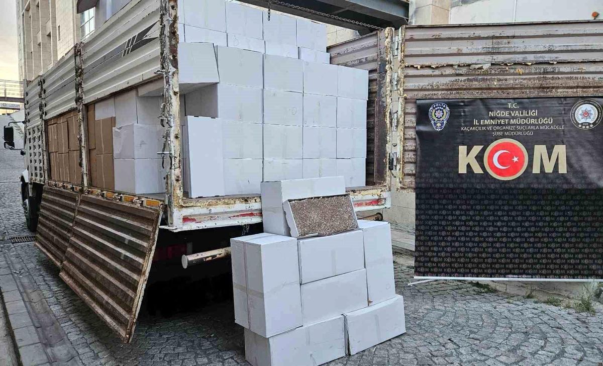 Niğde\'de Milyonlarca Kaçak Makaron Ele Geçirildi