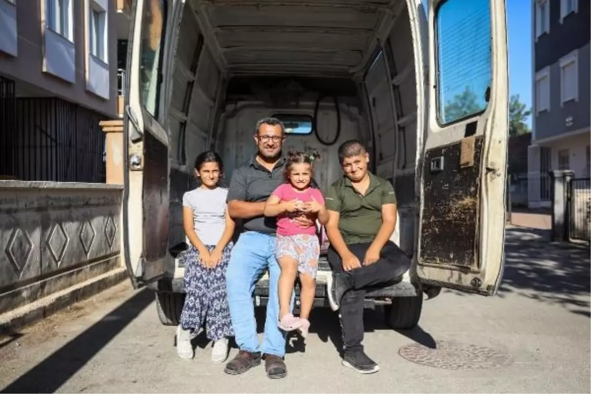 Otizmli Çocuklarını İşe Götüren Baba