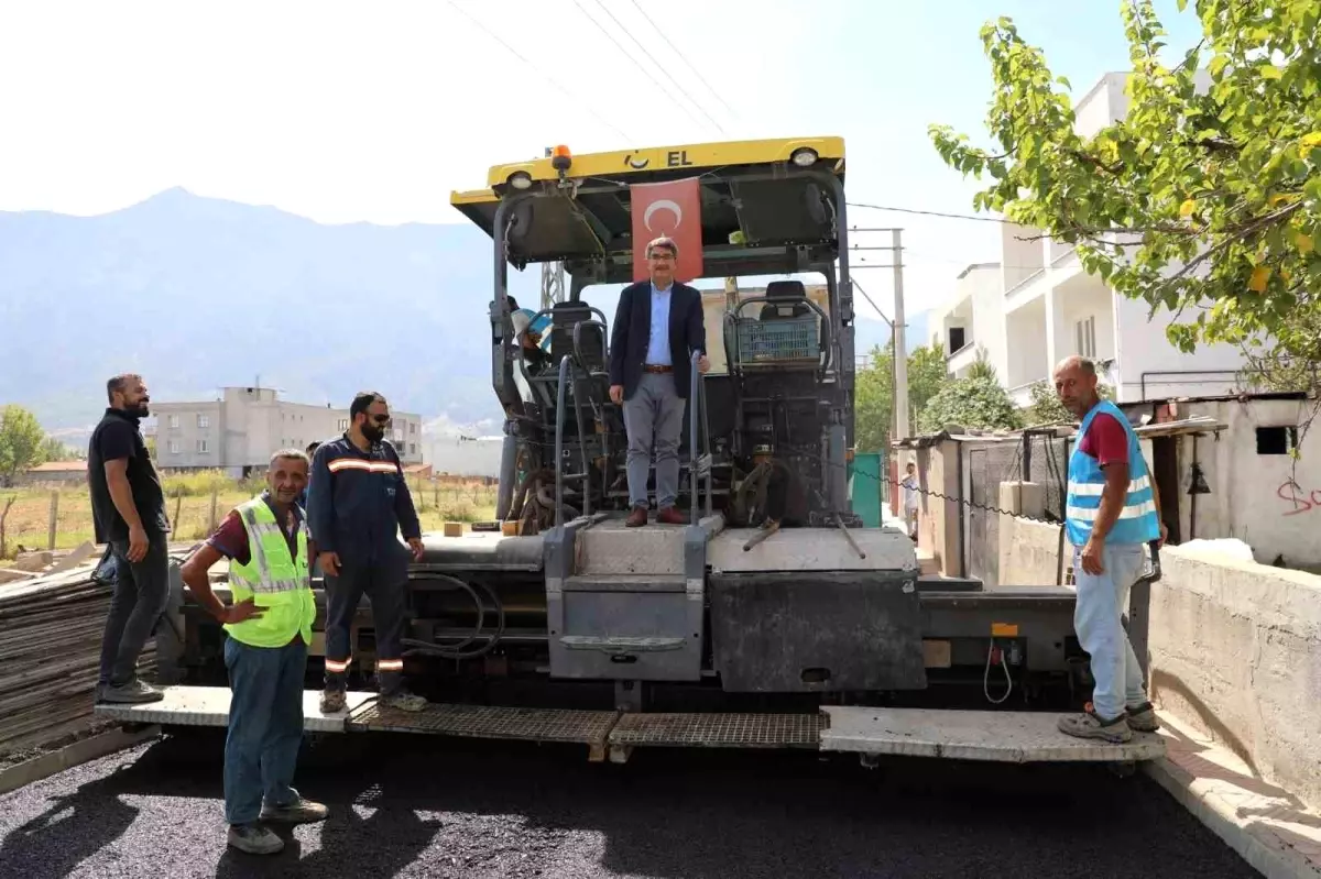 Şehzadeler Belediyesi Yeni Sokaklarda Asfalt Çalışmalarına Başladı