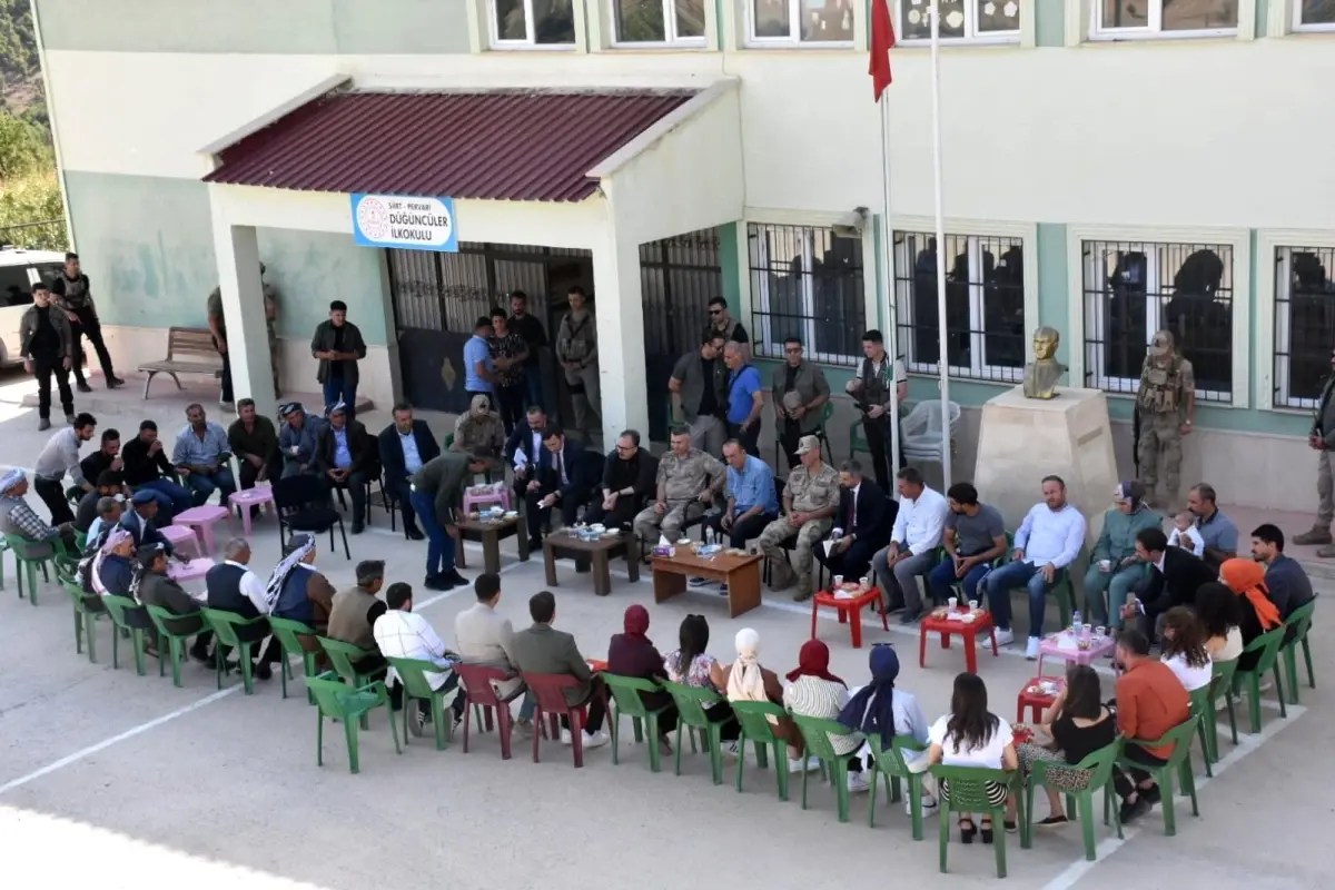 Siirt Valisi Kızılkaya, vatandaşın talebini dinlemeye devam ediyor