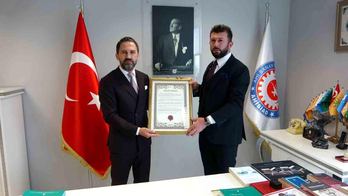 Sultanbeyli\'de Unutulan Cüzdan İşletme Sahibine Teslim Edildi