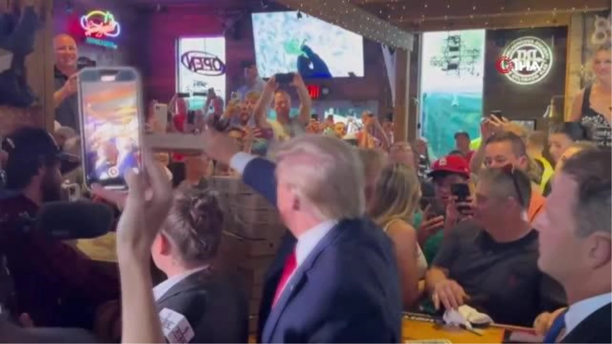 Donald Trump, Iowa\'da destekçilerine bedava pizza dağıttı