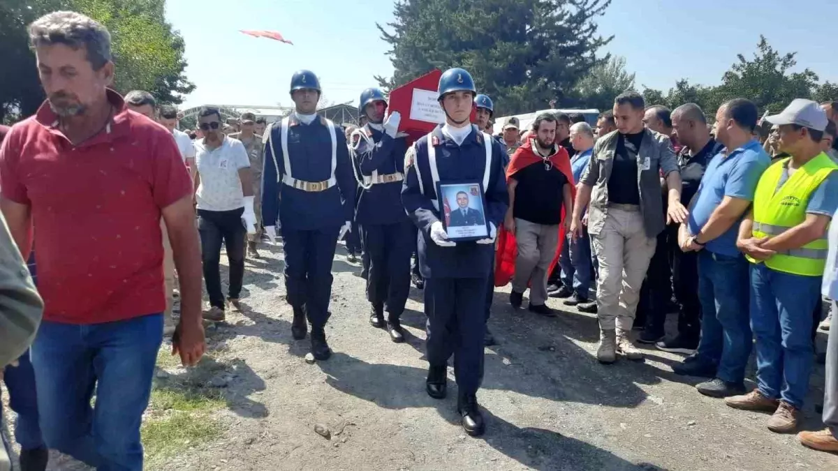 Uyuşturucu operasyonunda şehit olan Bozkurt, son yolculuğuna uğurlandı