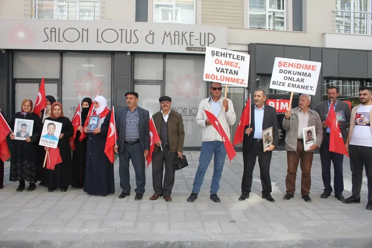 Vanlı aileler HDP İl Başkanlığı önündeki eylemlerini sürdürdü