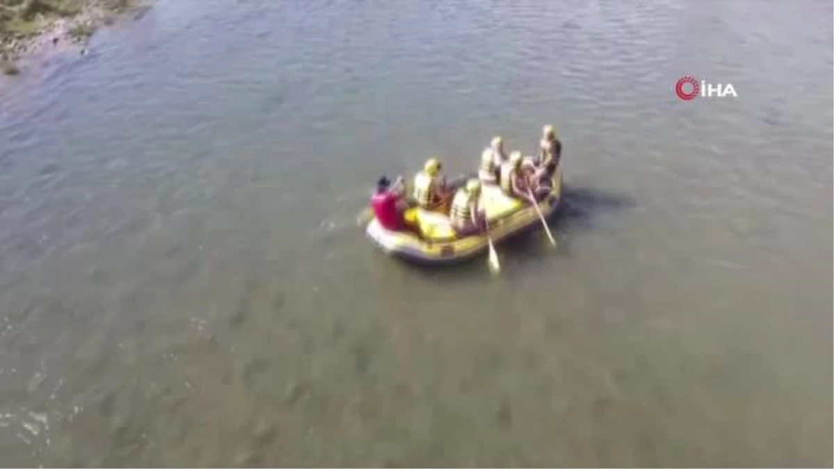 Yabancı Uyruklu Öğrenciler Çoruh Nehri\'nde Rafting Yaptı