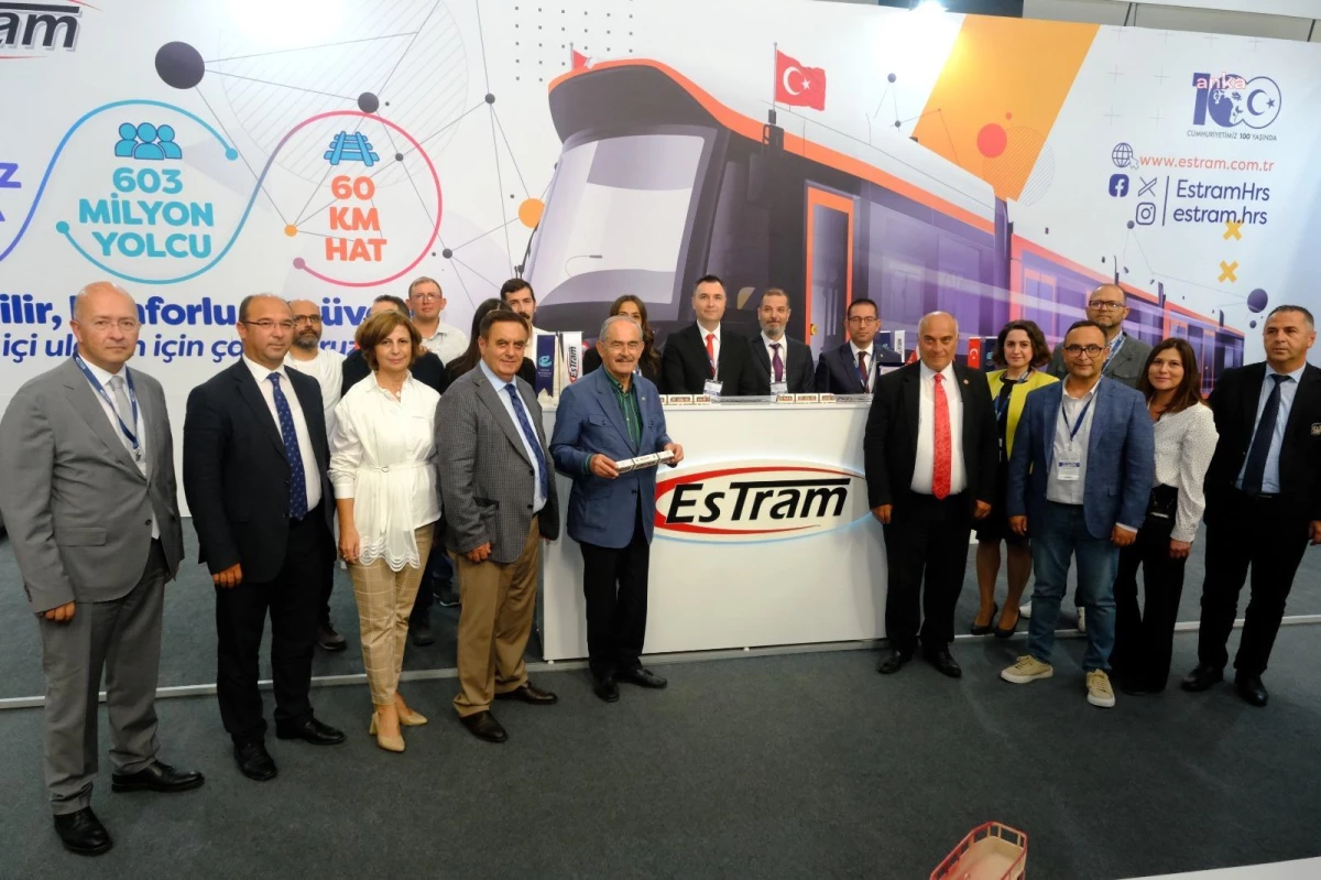 Eskişehir Büyükşehir Belediye Başkanı Yılmaz Büyükerşen, Rail Industry Show Fuarını Ziyaret Etti