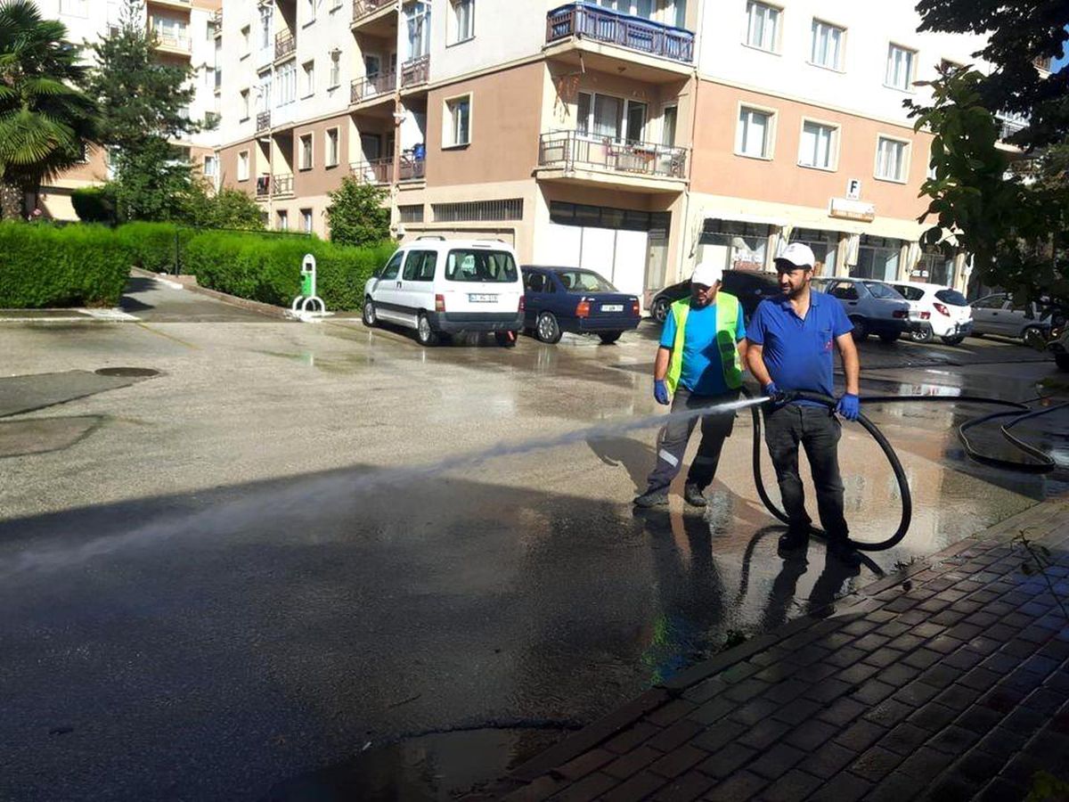 Bilecik Belediyesi Kent Merkezinde Temizlik Çalışmalarına Devam Ediyor