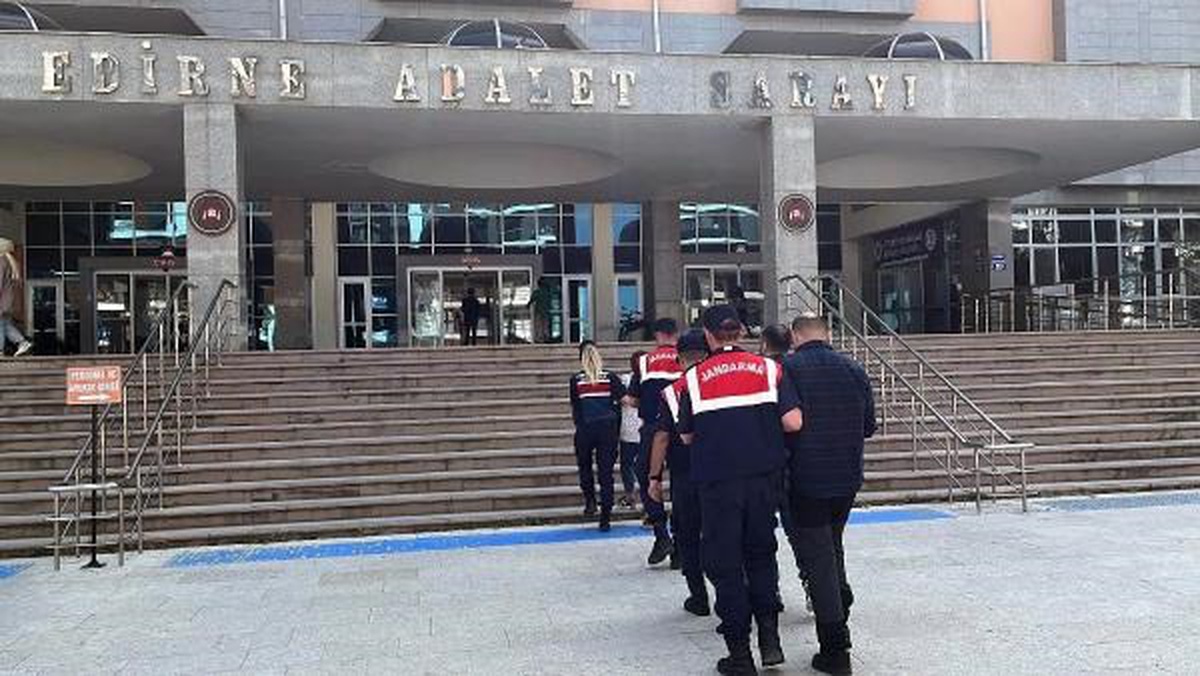 Edirne\'de Yunanistan\'a kaçmaya çalışırken yakalanan 9 FETÖ şüphelisinden 8\'i tutuklandı