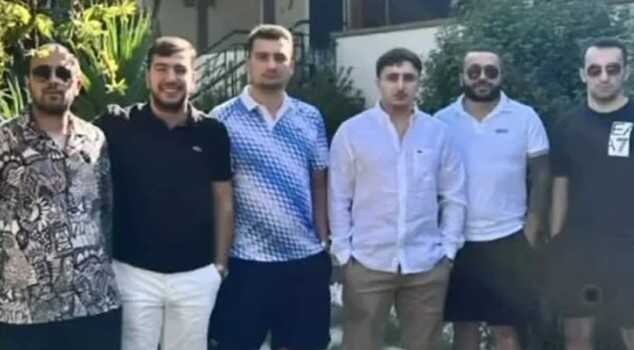 Yunanistan'da infaz edilen Türklerin son fotoğrafları ortaya çıktı: Saldırıdan önce 'Kaçın' mesajı gelmiş Yunanistan'da infaz edilen Türklerin son fotoğrafları ortaya çıktı: Saldırıdan önce 'Kaçın' mesajı gelmiş