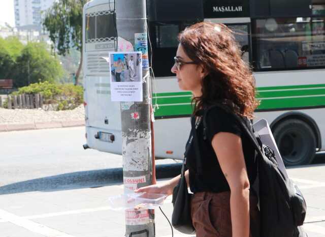 2 erkeğin olduğu fotoğrafa 'Bu köpekleri yolda görürseniz önlerine kaşar atın' yazdılar