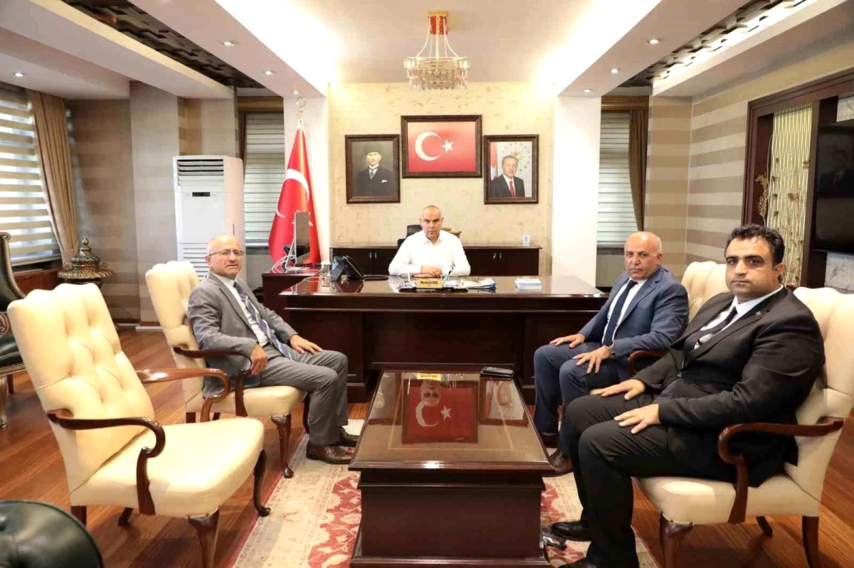 Ağrı Valisi Mustafa Koç, Hayırlı Olsun Ziyaretleri Kapsamında Misafirlerini Ağırladı
