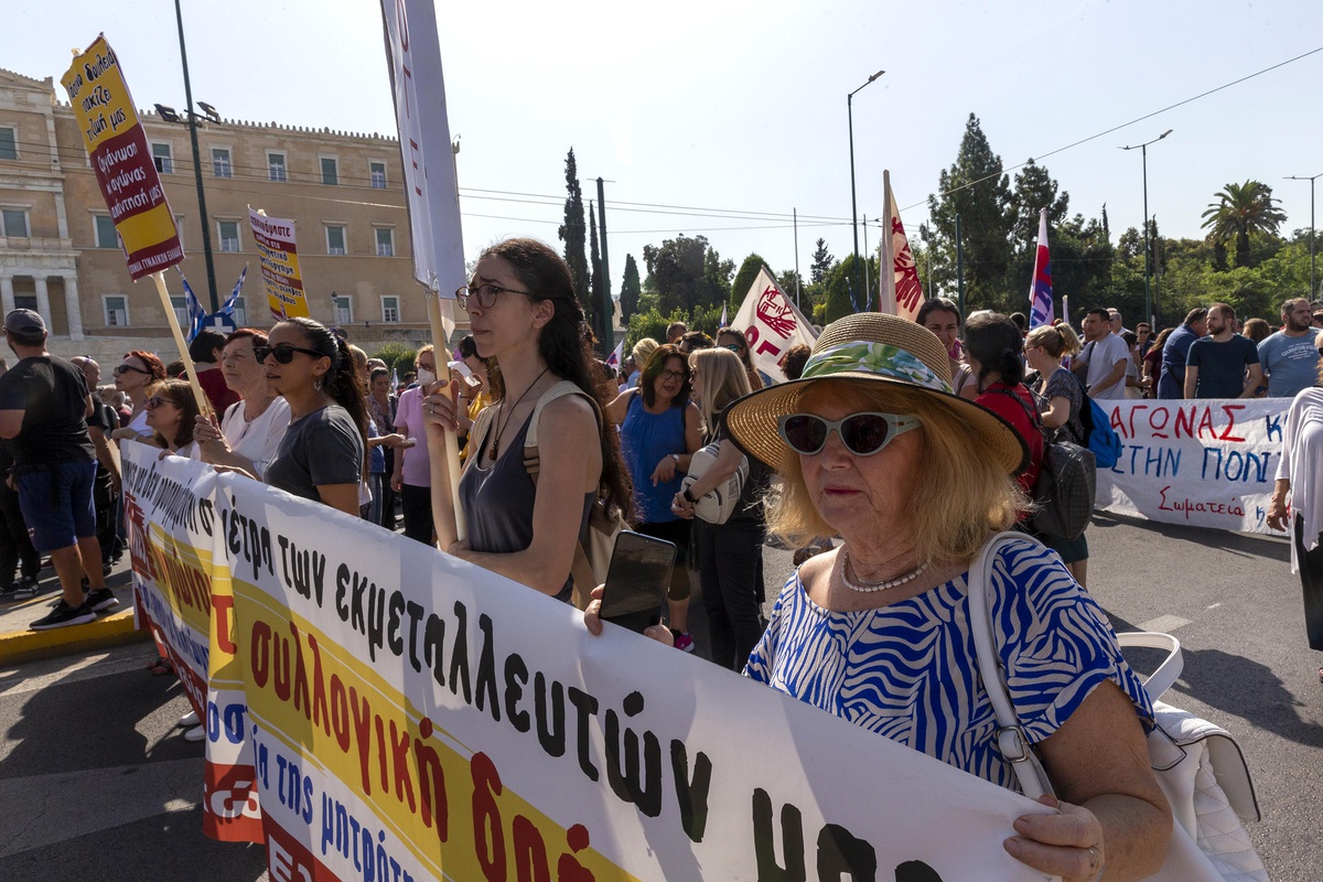 Albüm: Yunanistan\'da Memur ve Özel Sektör Çalışanları Greve Çıktı