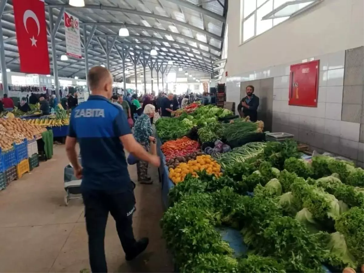 Amasya Belediyesi Zabıta Ekipleri Pazar Yerlerinde Etiket Denetimi Yaptı