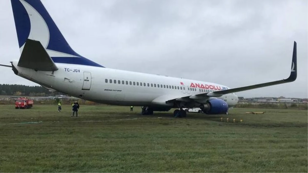 Anadolujet\'e uçağı Rusya\'da pistten çıktı, yolcular tahliye edildi