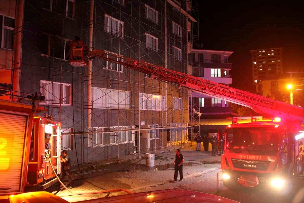 Kastamonu\'da Apartman Dairesinde Çıkan Yangın Kontrol Altına Alındı