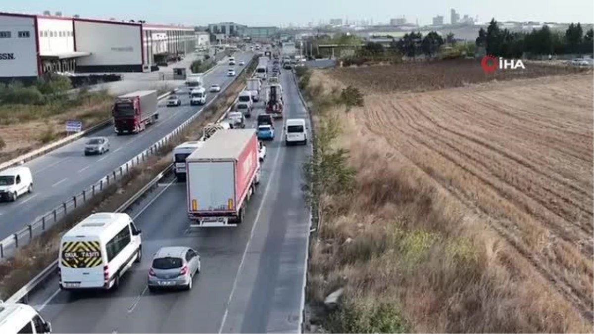 Arnavutköy\'de Emniyet Şeridi Kullanan Sürücülere Dron Destekli Denetim