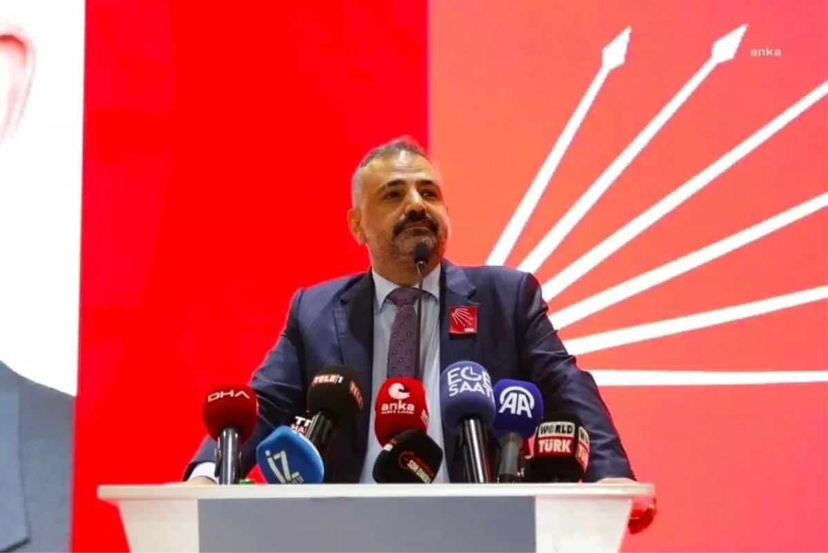 CHP İzmir İl Başkanı Şenol Aslanoğlu, Ümit Özlale\'nin İzmir Büyükşehir Belediye Başkanı Tunç Soyer\'i eleştirmesini kınadı