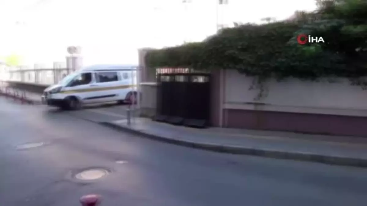 İçişleri Bakanı Ali Yerlikaya: "Bombalı eylem hazırlığında bulunan DEAŞ üyelerine yönelik İzmir Bornova\'da düzenlenen operasyonda 10 şüpheli...