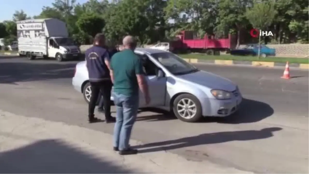 Bakan Yerlikaya, yurt genelinde 26 göçmen kaçakçısı organizatörün yakalandığını duyurdu