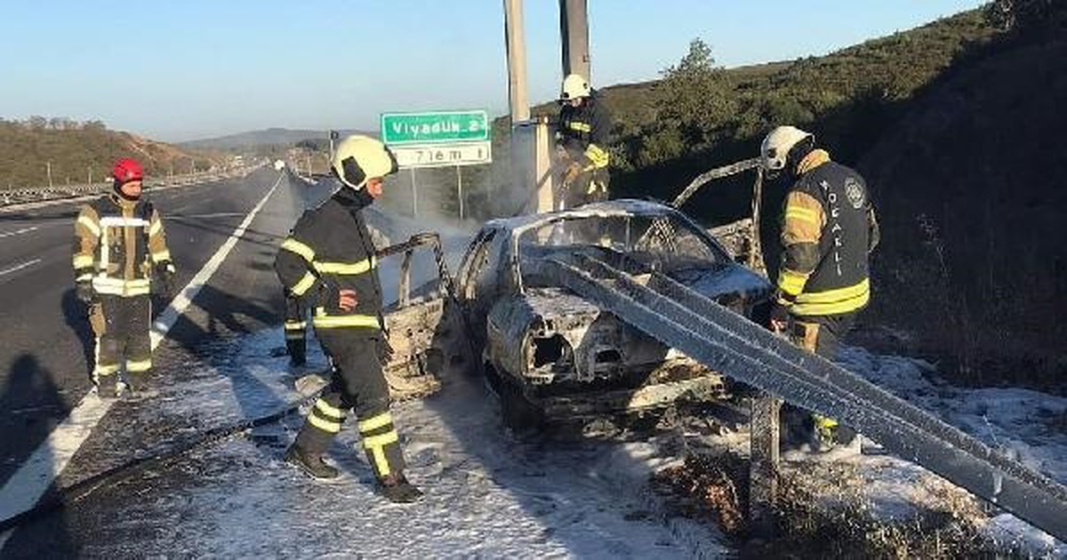 Kuzey Marmara Otoyolu\'nda kaza: Otomobil bariyerlere saplandı, 3 kişi yaralandı
