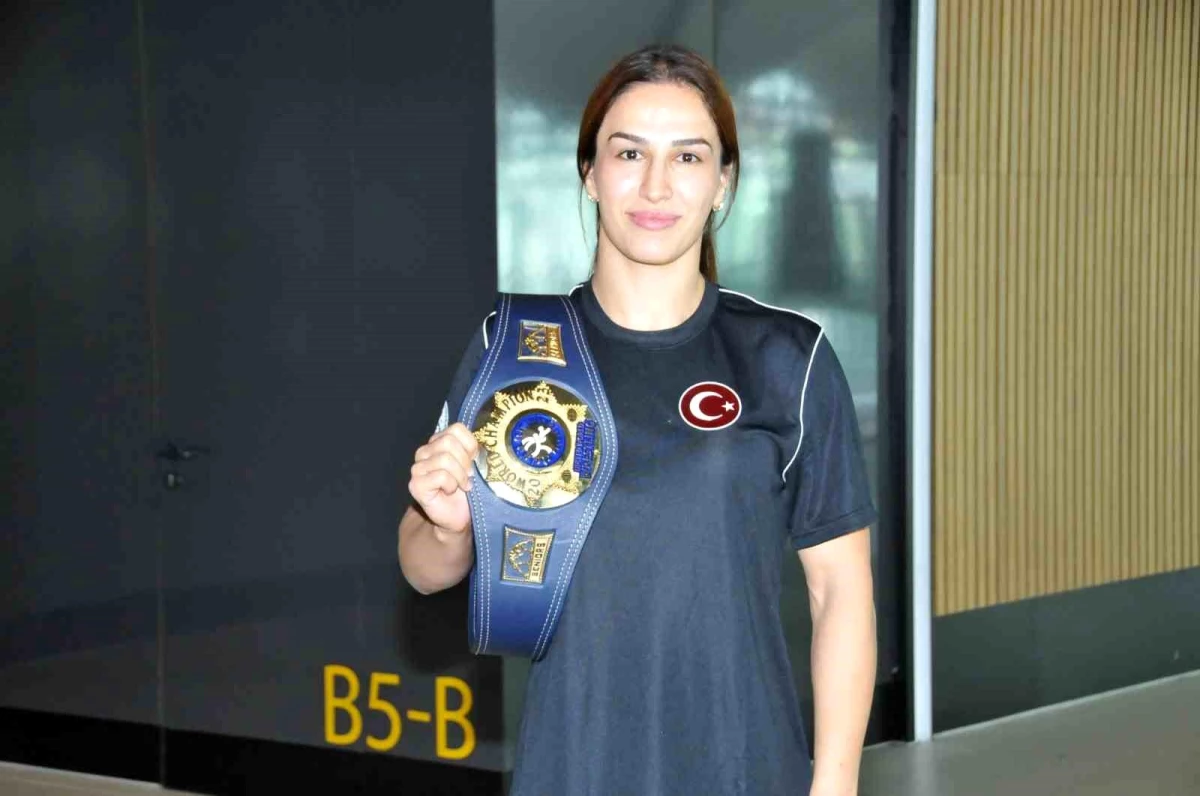 Milli Güreşçi Buse Tosun Çavuşoğlu Dünya Şampiyonu Oldu