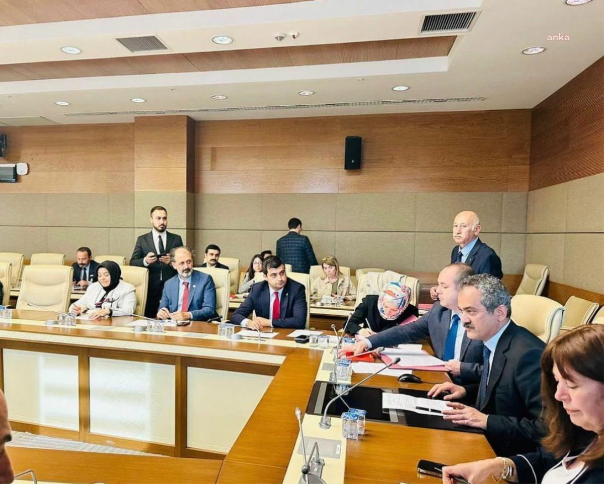 CHP Milletvekili Deniz Demir, Milli Eğitim Bakanı\'nın bağış açıklamasını yalanladı