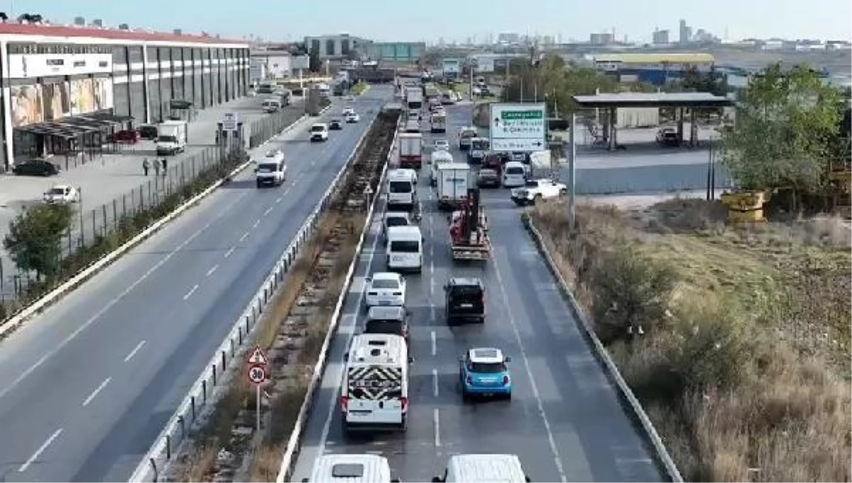 Arnavutköy\'de Emniyet Şeridi İhlali Yapan Sürücülere Drone Destekli Denetim