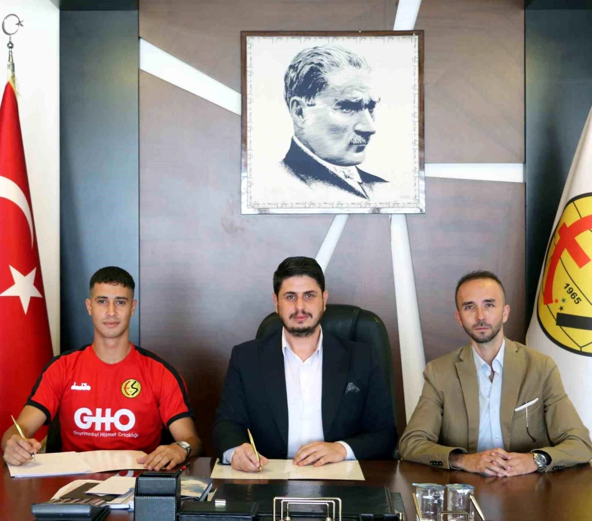 Eskişehirspor, Galatasaray altyapısından Koraycan Akbaş\'ı transfer etti