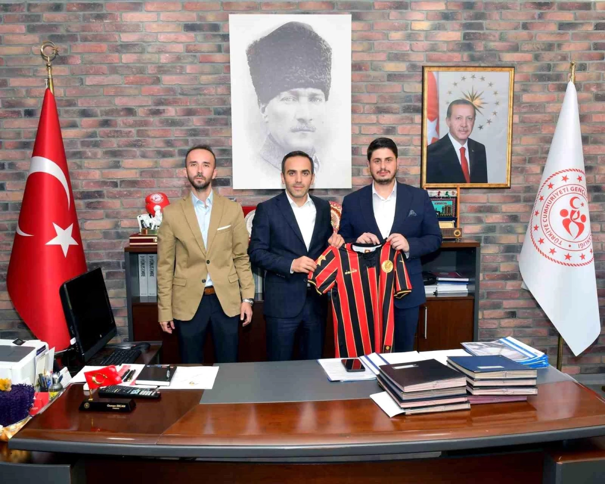 Eskişehirspor Kulüp Başkanı ve Başkan Vekili Eskişehir Gençlik ve Spor İl Müdürünü Ziyaret Etti