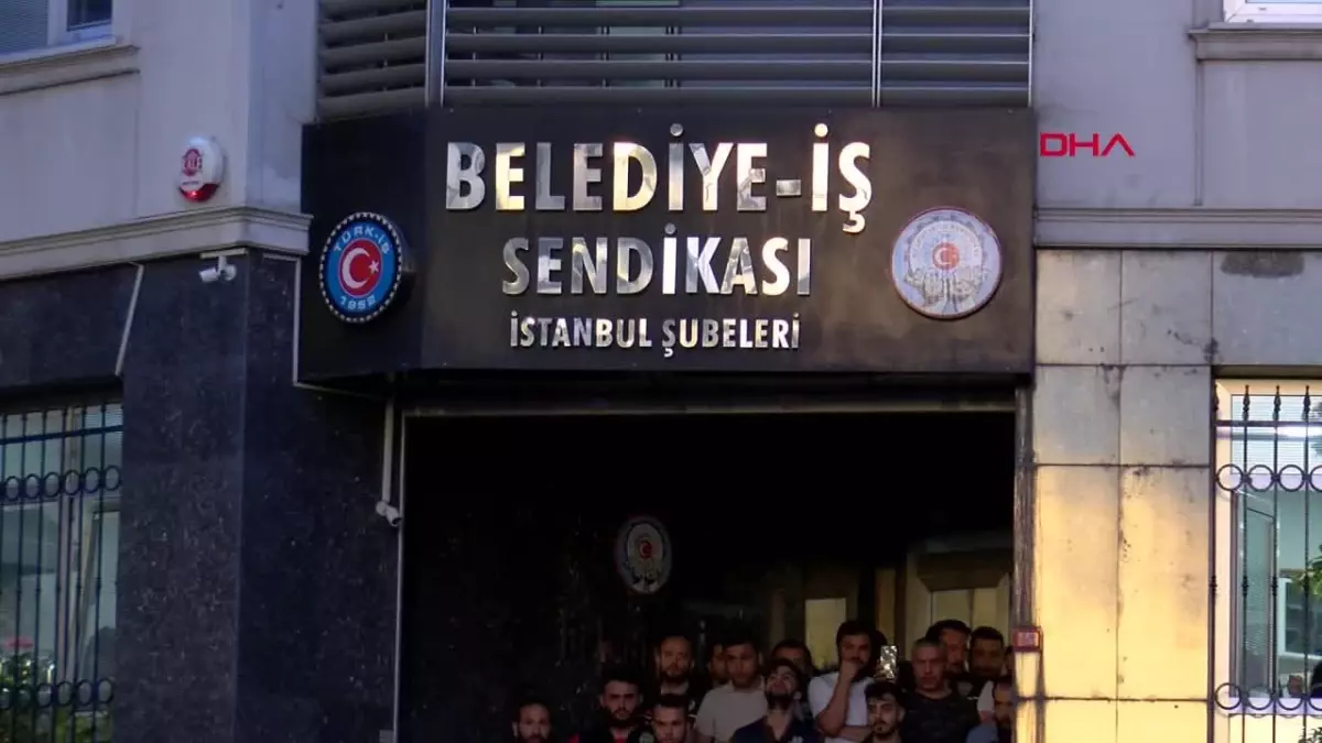 Belediye çalışanları toplu iş sözleşmesini protesto etti