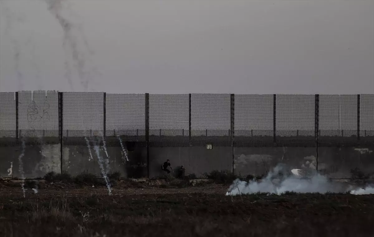 İsrail Güçleri Gazze Sınırında Filistinlilere Ateş Açtı: 28 Yaralı