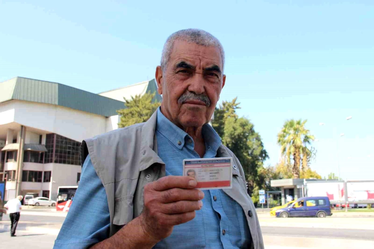 İzmir\'de 65 yaş üstü vatandaşlar ücretsiz toplu taşımadan memnun