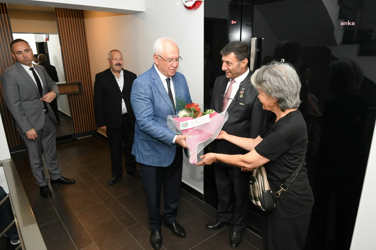 Karabağlar Belediye Başkanı Selvitopu\'dan Gazi ve Şehit Yakınlarına Ziyaret