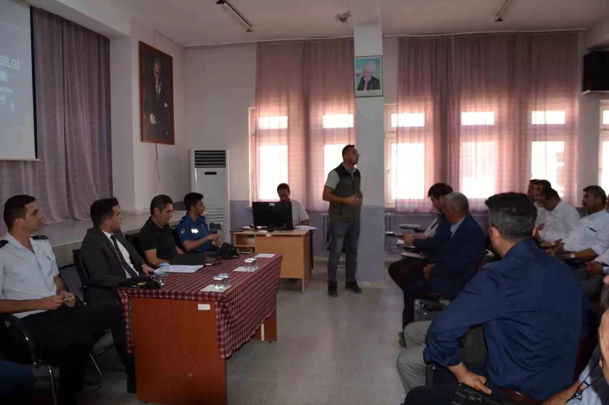 Selendi Kaymakamı Muhtarlarla İstişare Toplantısı Gerçekleştirdi