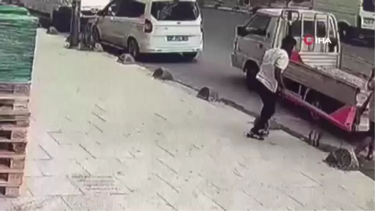 Arnavutköy\'de marketten transpalet hırsızlığı kamerada