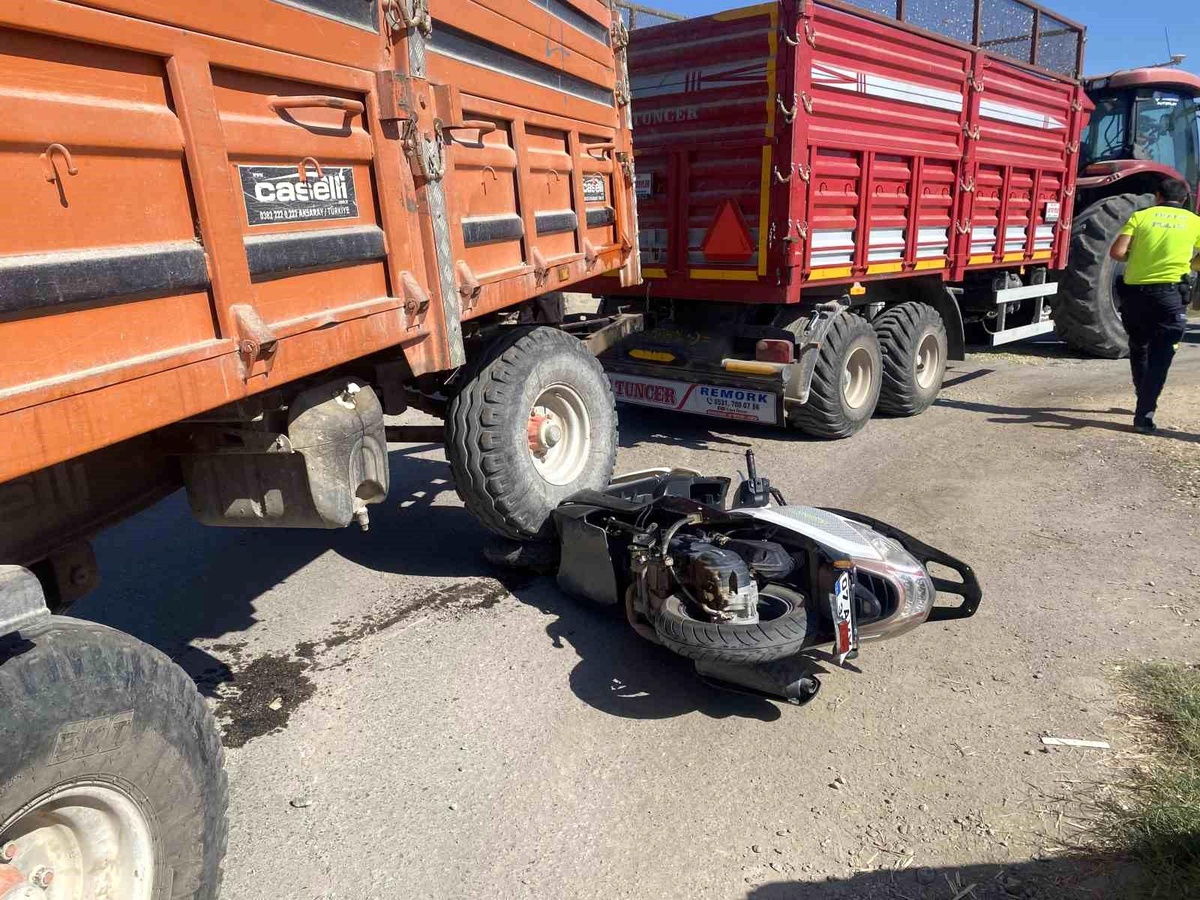 Antalya\'da motosiklet sürücüsü traktörün altında kalarak hayatını kaybetti