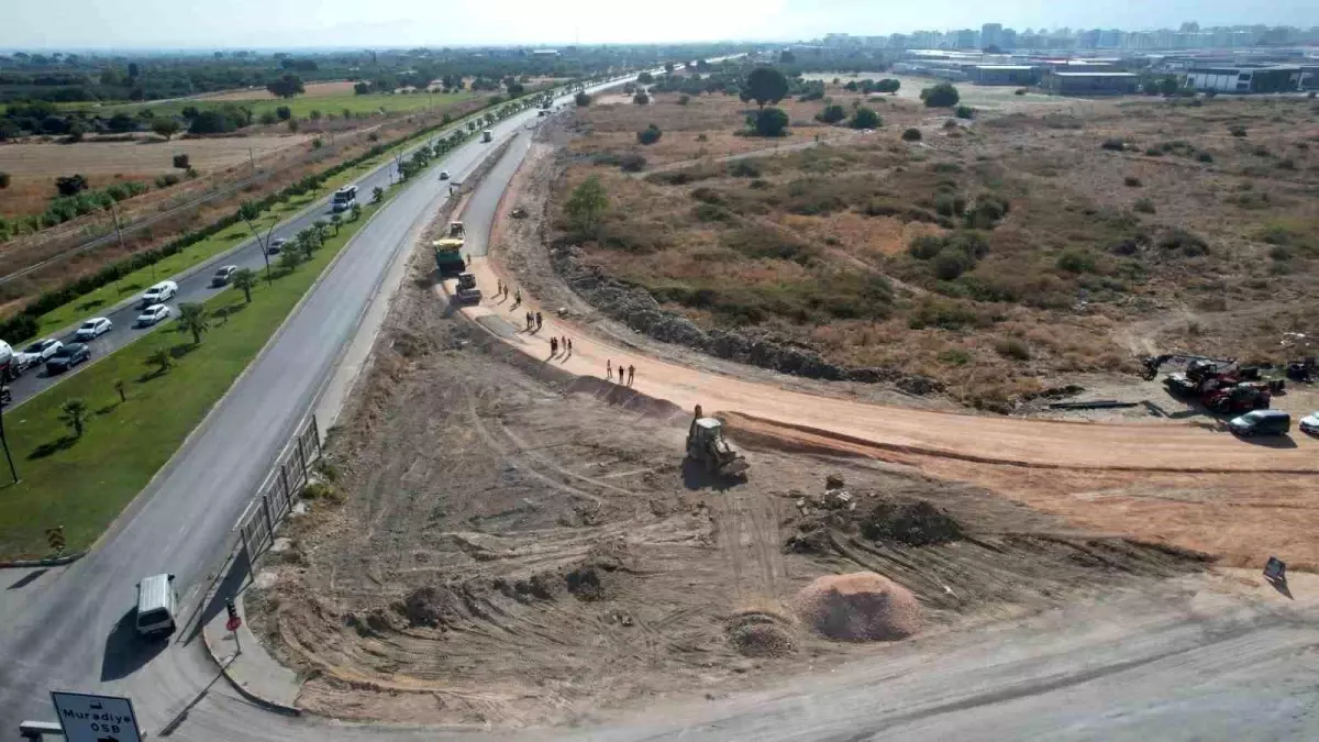 Manisa Büyükşehir Belediyesi, Muradiye Organize Sanayi Bölgesi girişinde trafik sıkışıklığına çözüm buluyor