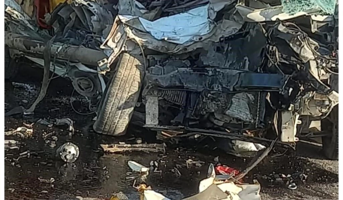 Nevşehir\'de Kamyonla Çarpışan Araçta 2 Kişi Hayatını Kaybetti