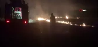 Otluk arazide çıkan yangın geceyi aydınlattı