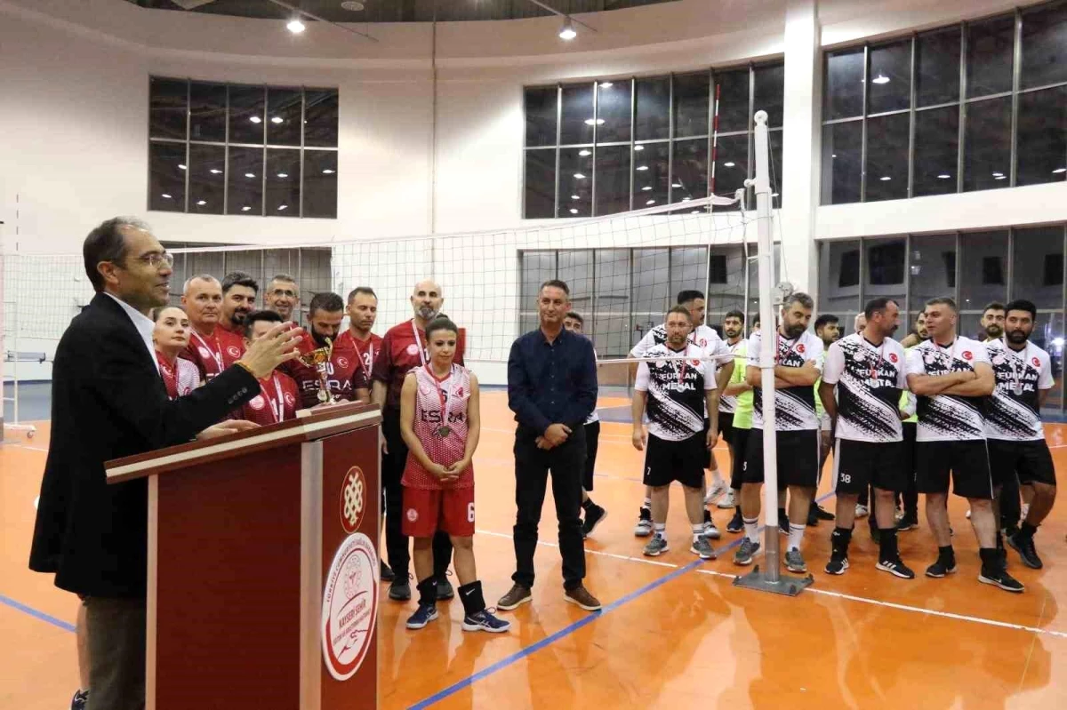 Kayseri Şehir Hastanesi Voleybol Takımı Voleybol Turnuvası\'nın Şampiyonu Oldu