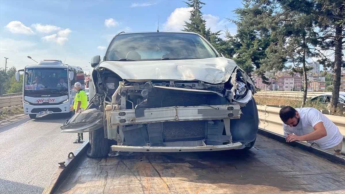 Samsun\'da Otomobil Kazası: Bir Kişi Yaralandı