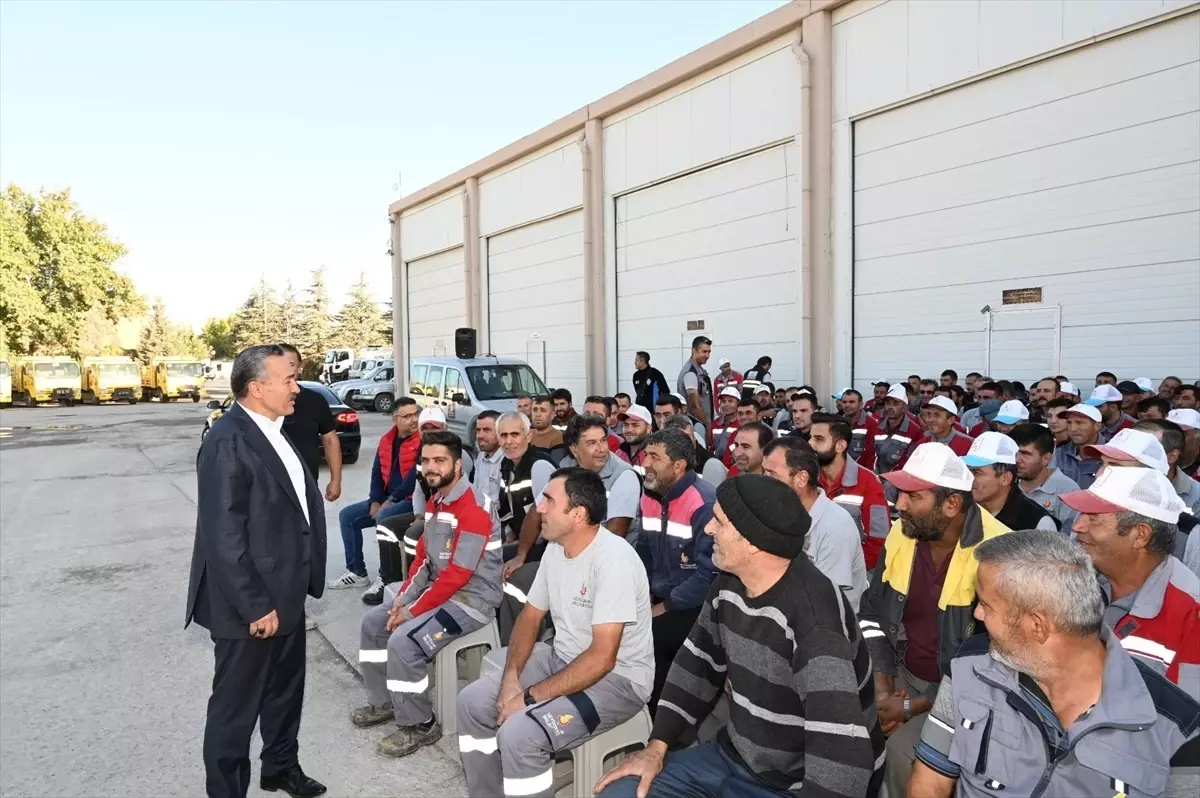 Seydişehir Belediye Başkanı Mehmet Tutal, belediye personeliyle bir araya geldi