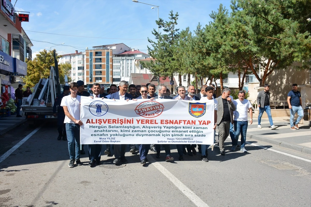 Suşehri\'de yerel esnafa destek yürüyüşü düzenlendi