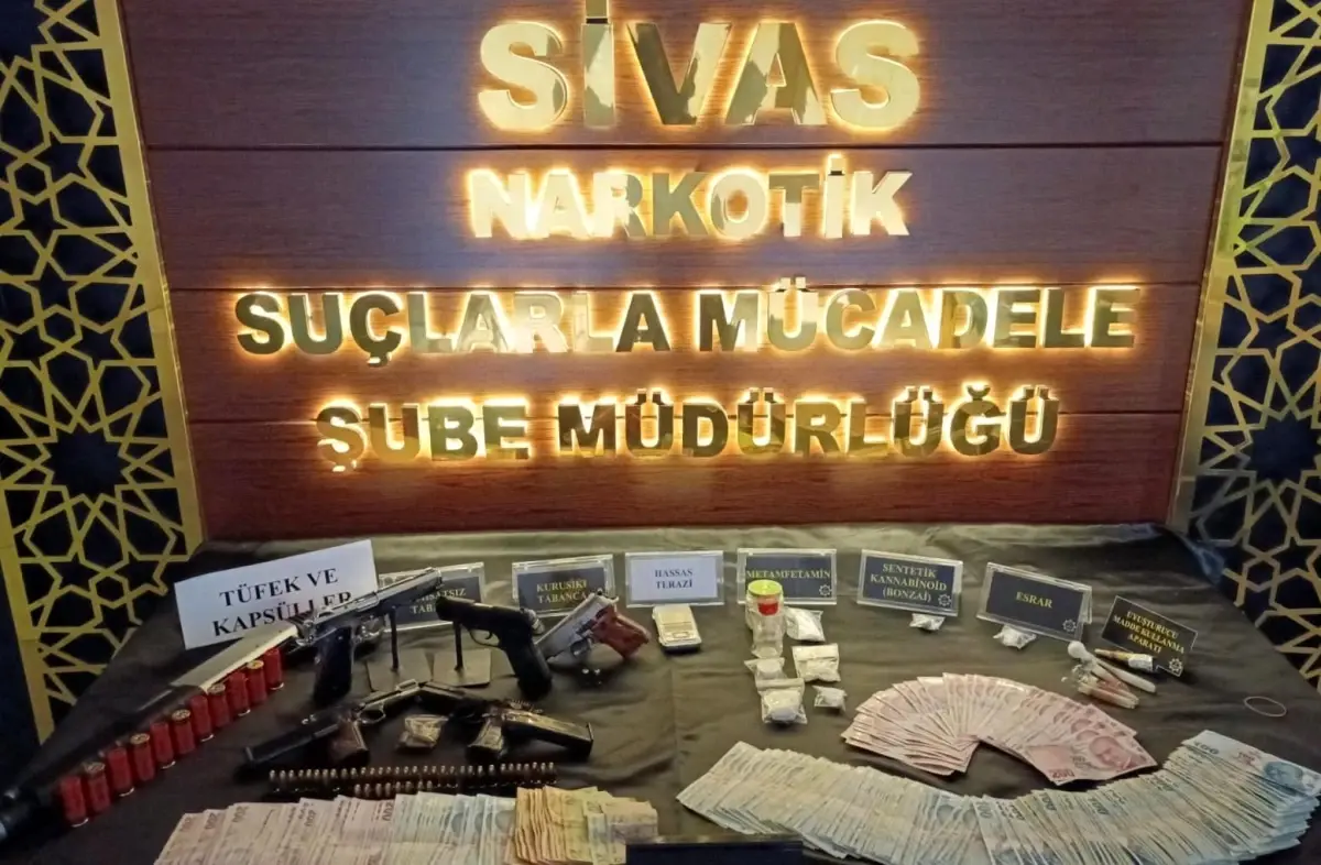 Sivas\'ta Gerçekleştirilen Uyuşturucu Operasyonlarında Binlerce Lira ve Uyuşturucu Madde Ele Geçirildi