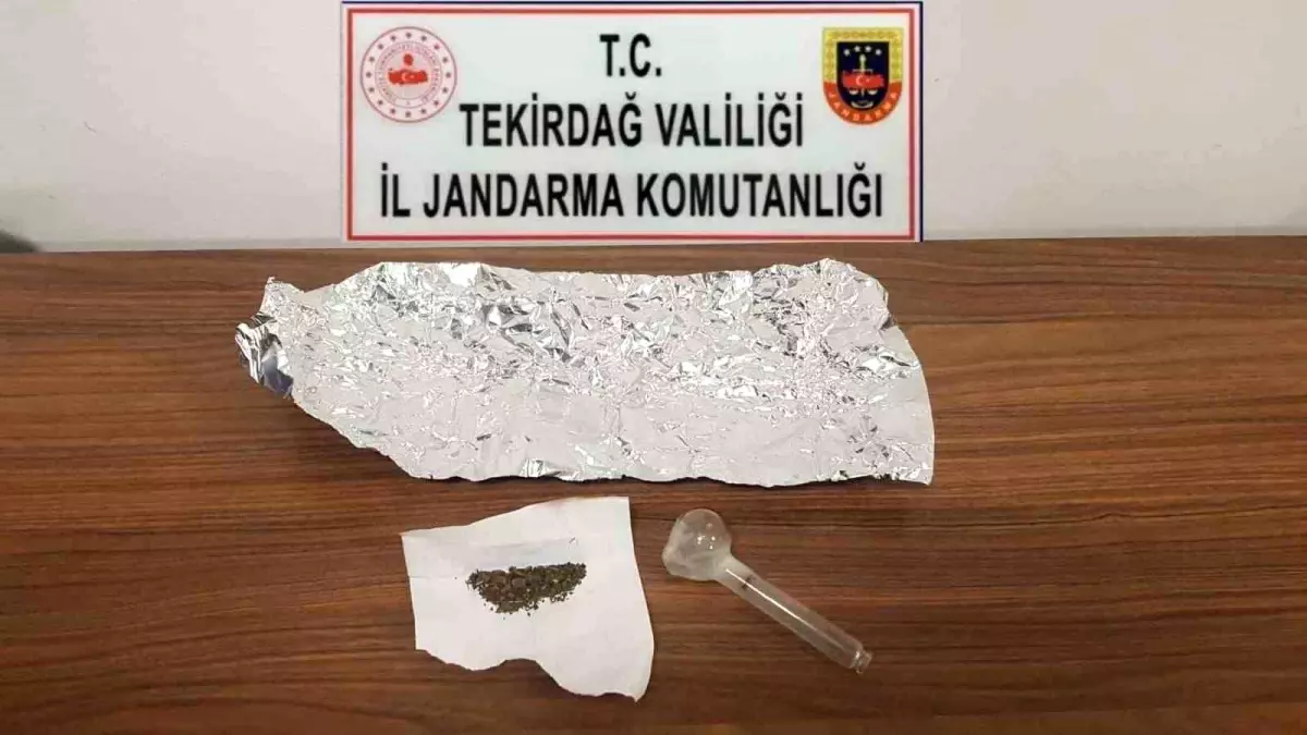 Tekirdağ\'da Jandarma Uygulamasında Uyuşturucu ve Tabanca Ele Geçirildi