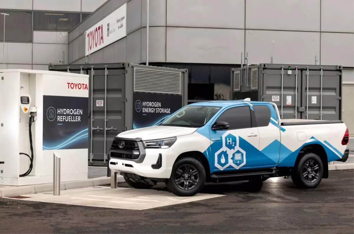 Toyota, hidrojen yakıt hücreli Hilux prototipini tanıttı