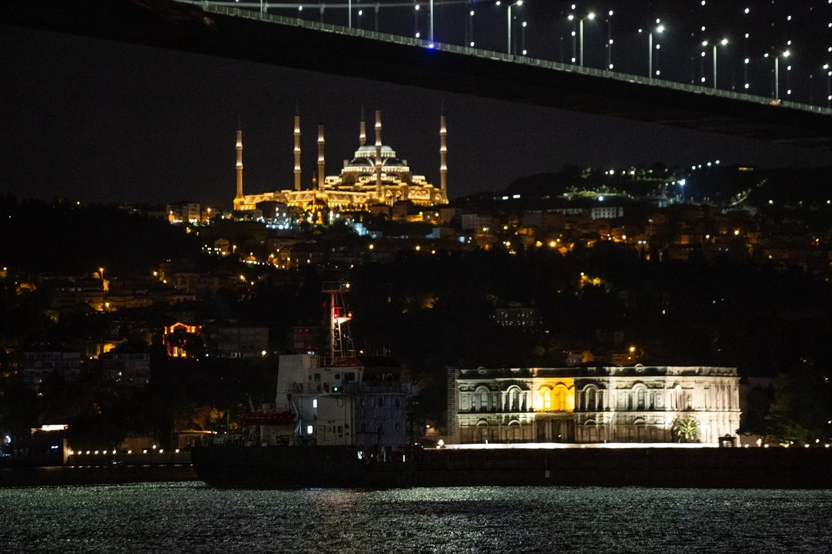 Ukrayna tahılını taşıyan gemi İstanbul Boğazı\'ndan İsrail\'e doğru yol aldı