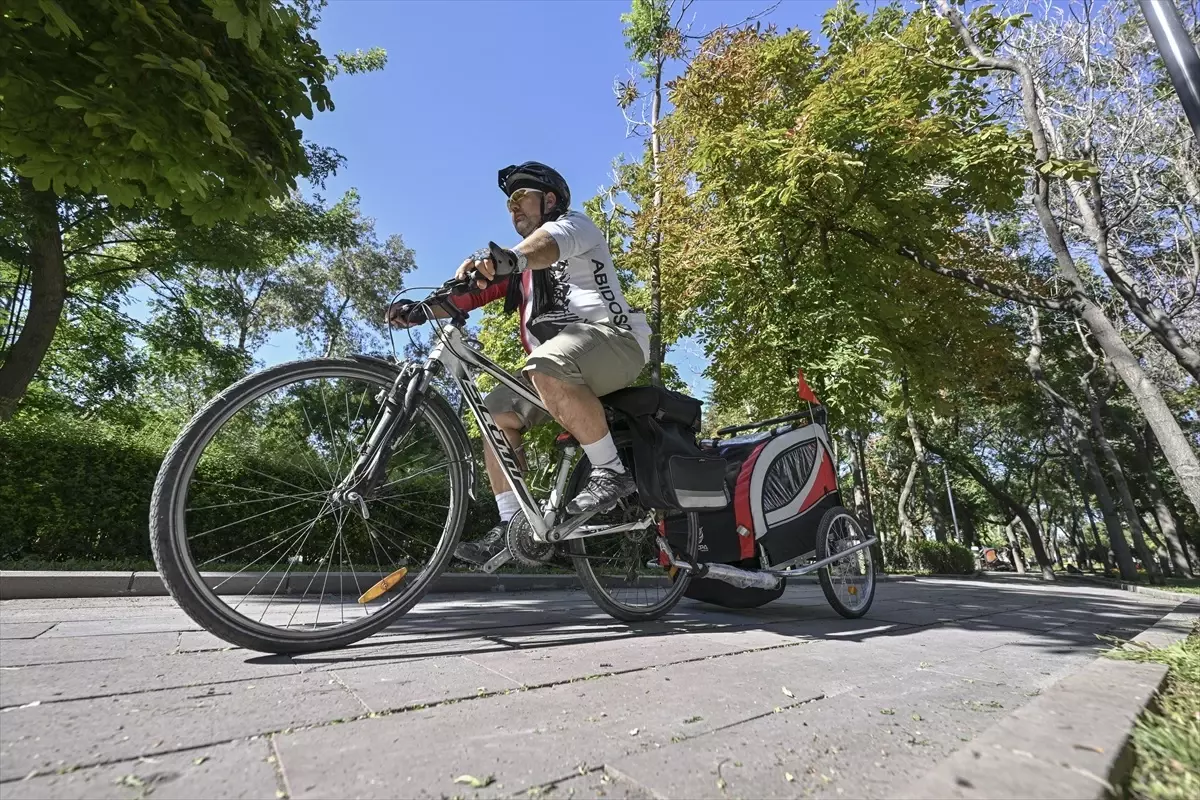Tüm Bisiklet Dernekleri Federasyonu Başkanı, Oğlunu Bisikletle Okula Götürüyor